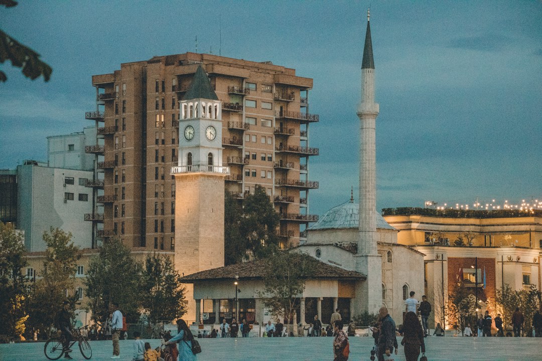 Тирана Бюджетно